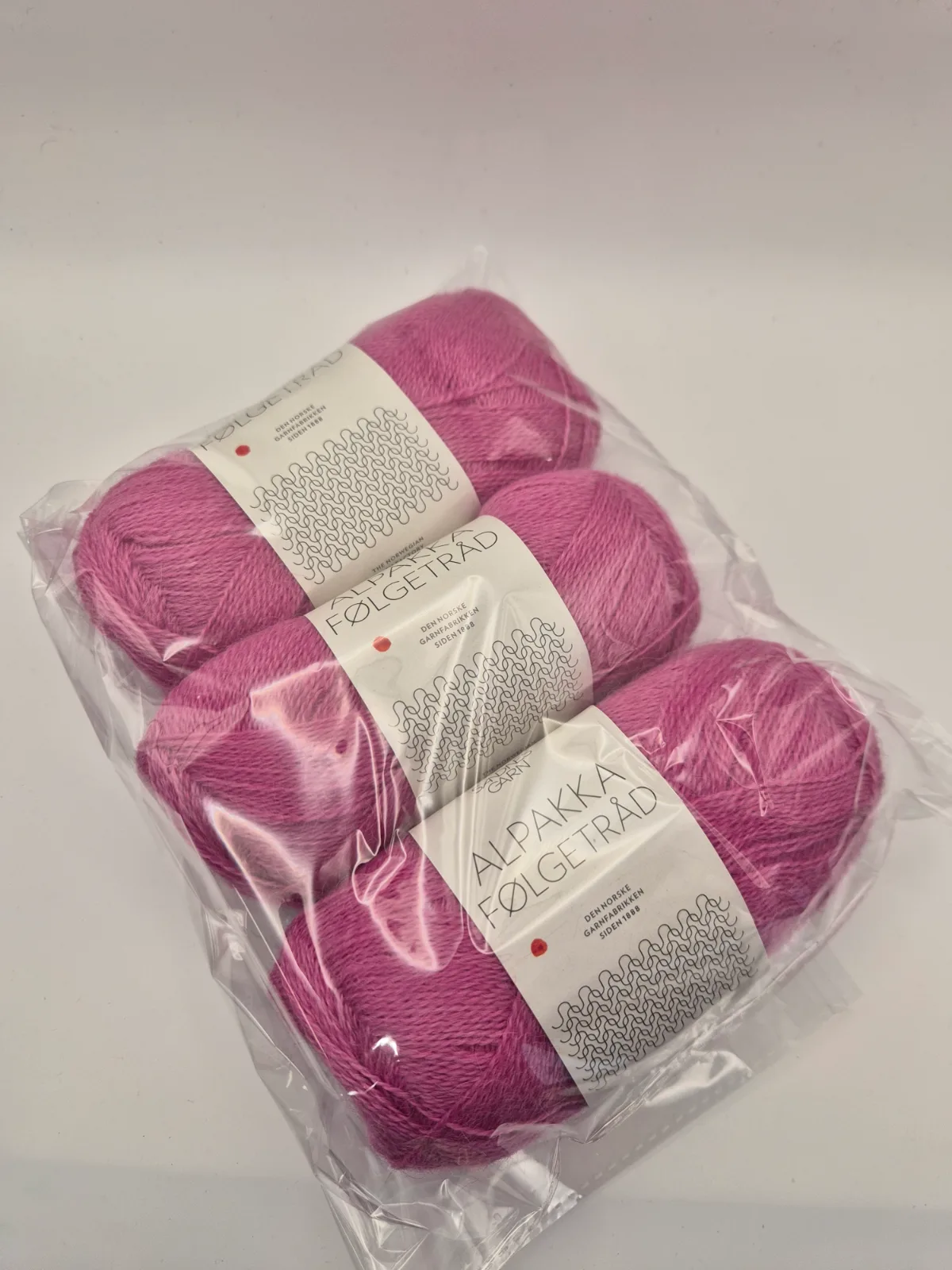 Rea paket Alpakka Följetråd 3 nystan färg Magenta 4628 – Sandnes