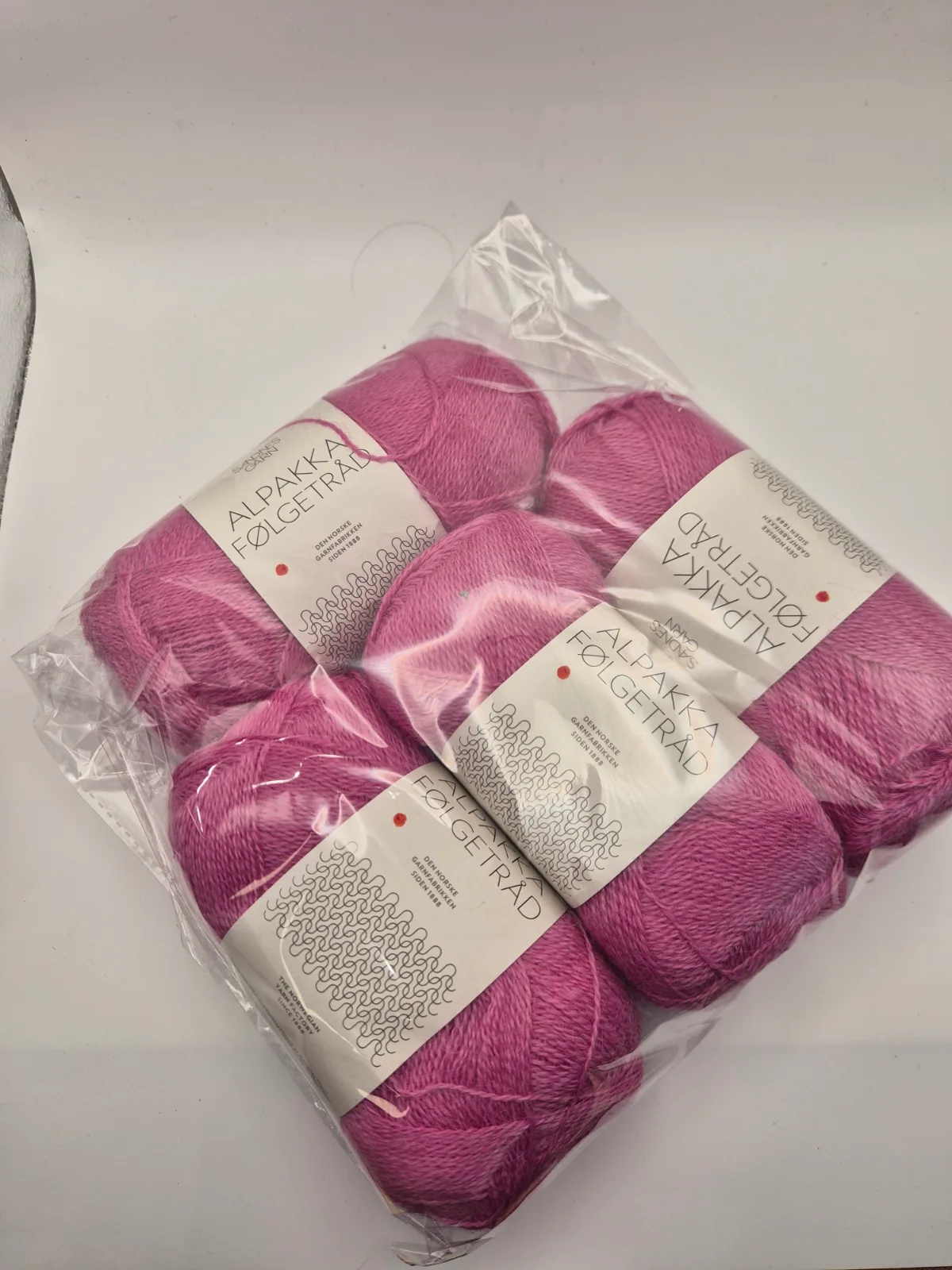 Rea paket Alpakka Följetråd 4 nystan färg Magenta 4628 – Sandnes