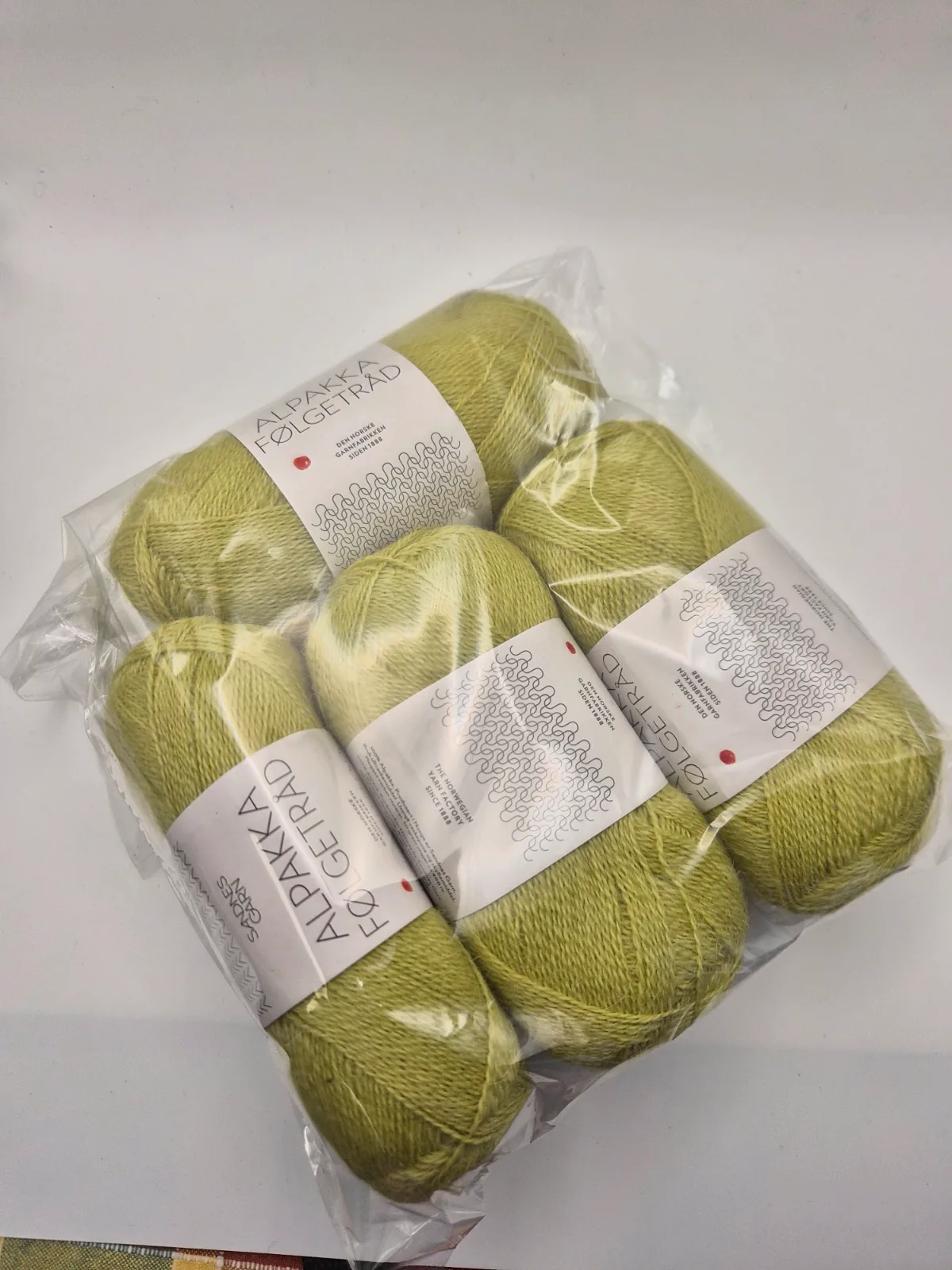 Rea paket Alpakka Följetråd 4 nystan färg Sunny lime 9825 – Sandnes