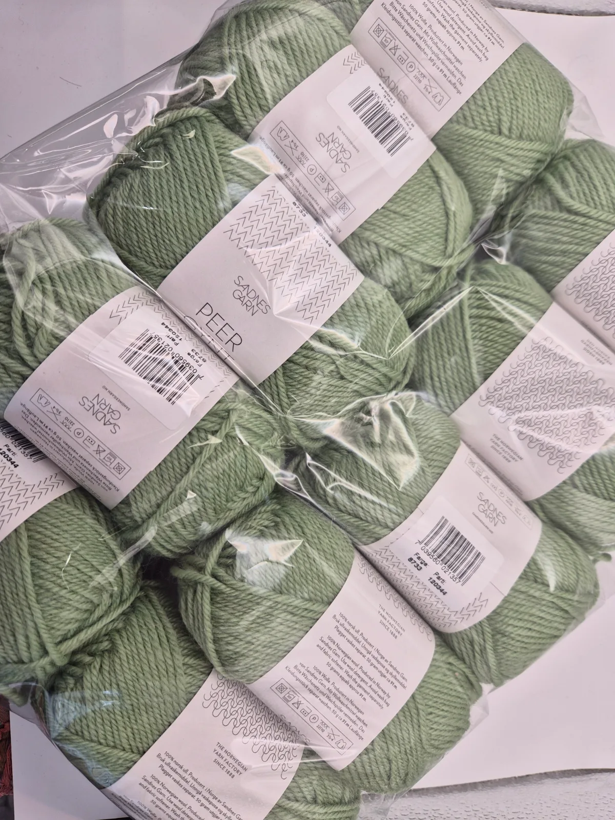 Rea paket Peer Gynt 10 nystan färg Spring green 8733 – Sandnes